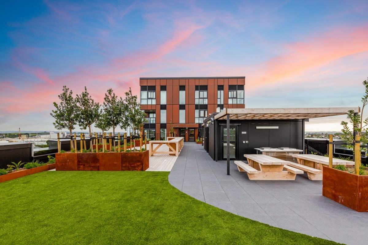 Stunning Ellerslie Apartment + Private Balcony Auckland Bagian luar foto