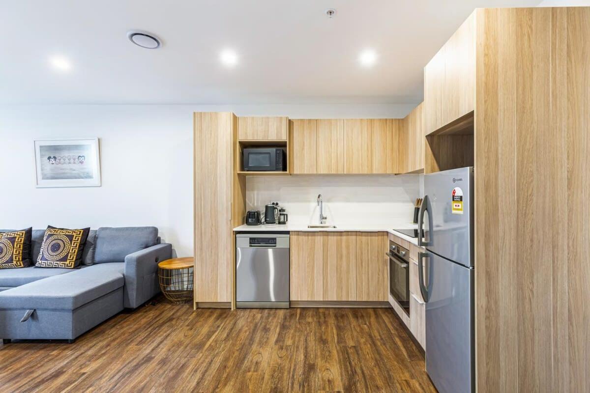 Stunning Ellerslie Apartment + Private Balcony Auckland Bagian luar foto