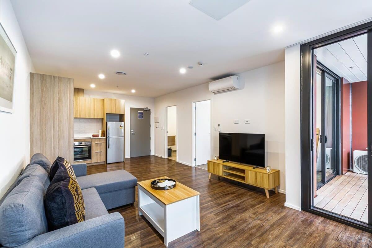 Stunning Ellerslie Apartment + Private Balcony Auckland Bagian luar foto