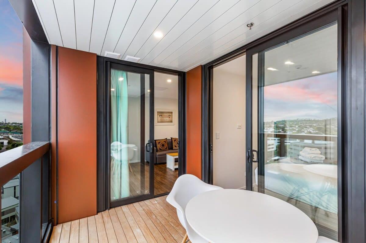 Stunning Ellerslie Apartment + Private Balcony Auckland Bagian luar foto