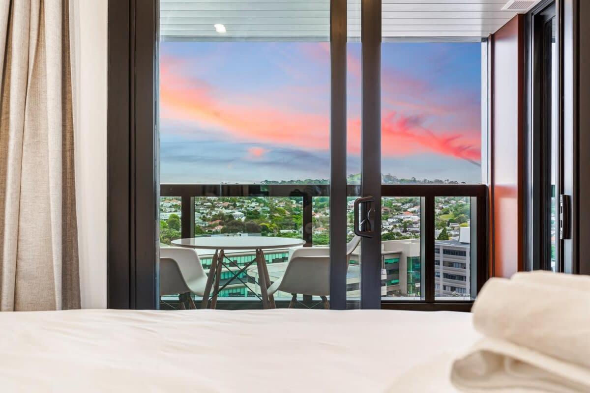 Stunning Ellerslie Apartment + Private Balcony Auckland Bagian luar foto