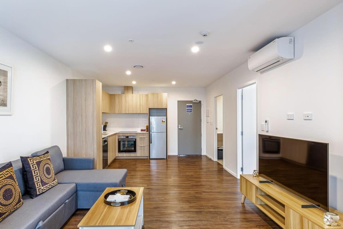 Stunning Ellerslie Apartment + Private Balcony Auckland Bagian luar foto