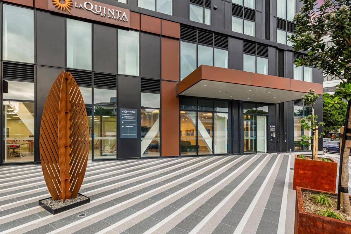 Stunning Ellerslie Apartment + Private Balcony Auckland Bagian luar foto